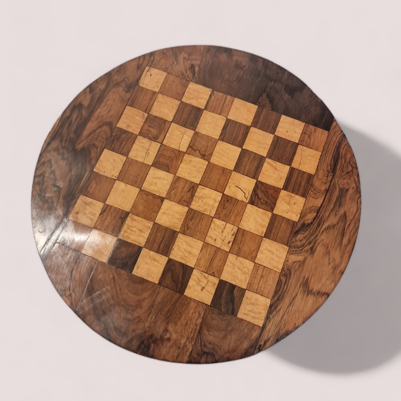 Beautifully Designed English Antique Rosewood Quality Chess or Games Table Late Regency or William IV c 1835. Please note that the white mark on the foot is not a fault – it is a light reflection