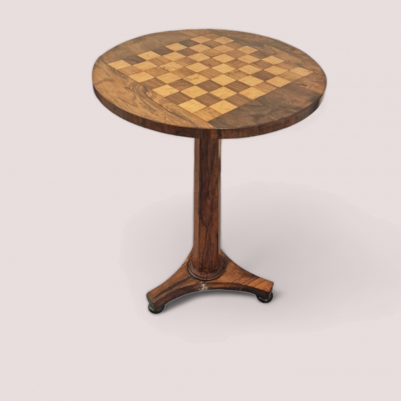 Beautifully Designed English Antique Rosewood Quality Chess or Games Table Late Regency or William IV c 1835. Please note that the white mark on the foot is not a fault – it is a light reflection